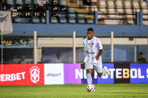Imagem colorida de jogo do Paysandu- Metrópoles