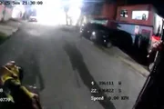 José Plácido ficou estirado na frente da casa da família e depois foi arrastado até o camburão José Plácido ficou estirado na frente da casa da família e depois foi arrastado até o camburão