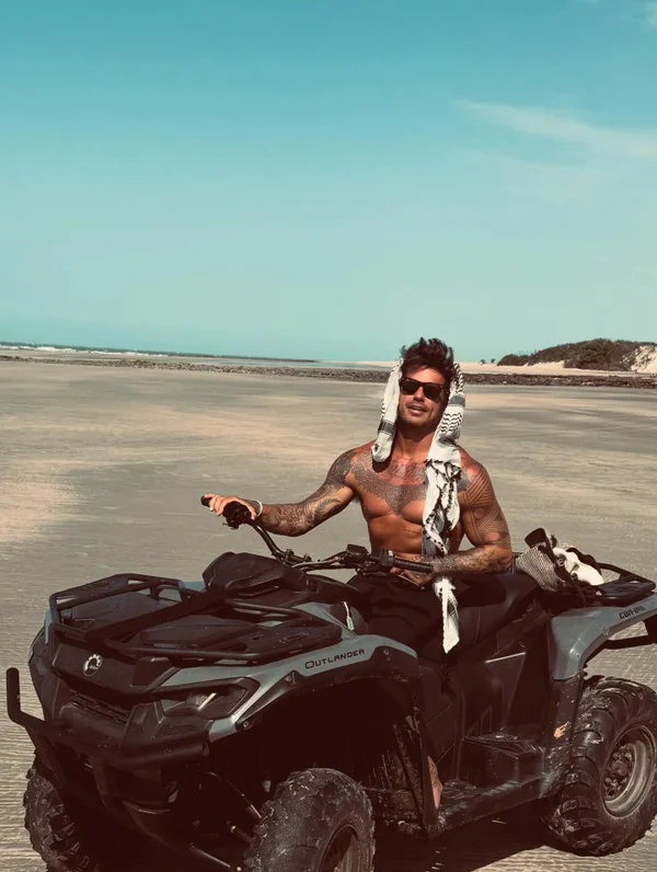 Fernando Fernandes expõe bastidores de nu frontal que causou polêmica - destaque galeria