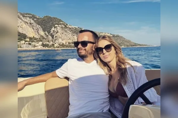 imagem colorida influencer russa fraude milhoes