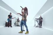 Depois de escrever a música os dois entraram em isolamento social e não conseguiram gravar o vídeo