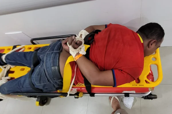 Cenas fortes: em surto, motoboy é amarrado a maca e morre em UPA do DF