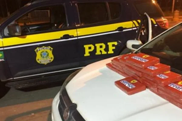 Casal é preso com 20 kg de cocaína embalada com marca da “Ferrari” na Bahia