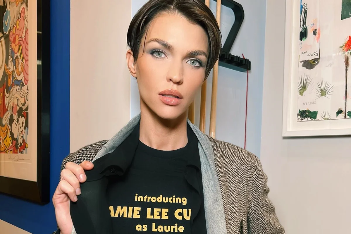 Ruby Rose posa séria para as redes sociais Ruby Rose posa séria para as redes sociais