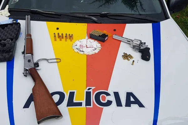Briga entre casal acaba com tiro e apreensão de armas pela PMDF