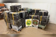 De acordo com os levantamentos feitos pelos policiais, o local funcionava como uma distribuidora e ficava às margens de uma rodovia federal De acordo com os levantamentos feitos pelos policiais, o local funcionava como uma distribuidora e ficava às margens de uma rodovia federal