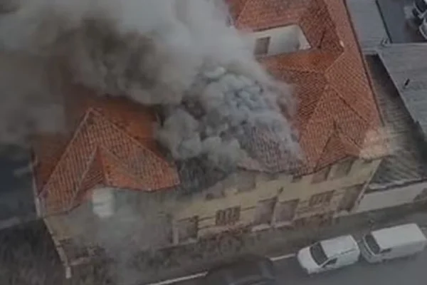 Incêndio atinge casarão no centro de São Paulo