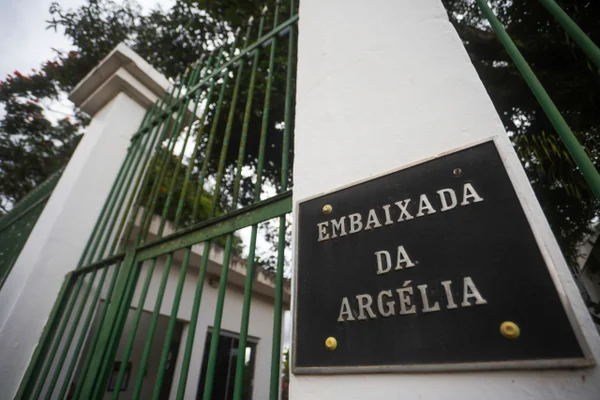 Embaixador da Argélia é investigado por tentar agredir motorista