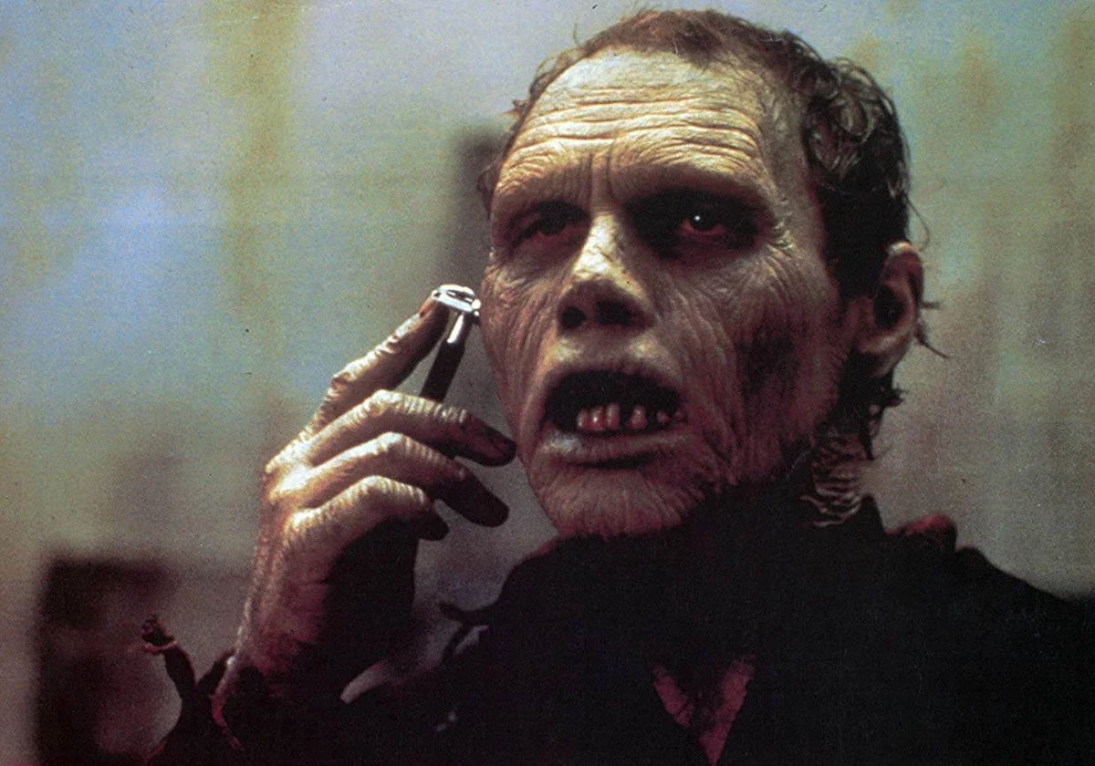 <b>Dia dos Mortos (1985).</b> Pai do zumbi moderno, George A. Romero criou uma potente alegoria apocalíptica neste horror sobre cientistas e militares presos num bunker enquanto mortos-vivos zanzam pela superfície da Terra.
Na <a href="https://www.primevideo.com/detail/0LY2ZDWY74CHE3GMJZIW7B89NM/ref=sr_def_c_unkc__1_1_1?sr=1-1&qid=1558713289"><b>Amazon Prime</b></a> <b>Dia dos Mortos (1985).</b> Pai do zumbi moderno, George A. Romero criou uma potente alegoria apocalíptica neste horror sobre cientistas e militares presos num bunker enquanto mortos-vivos zanzam pela superfície da Terra.
Na <a href="https://www.primevideo.com/detail/0LY2ZDWY74CHE3GMJZIW7B89NM/ref=sr_def_c_unkc__1_1_1?sr=1-1&qid=1558713289"><b>Amazon Prime</b></a>