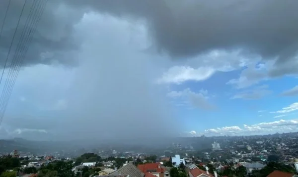 Nuvem nimbostratus provoca espetáculo no céu de SC