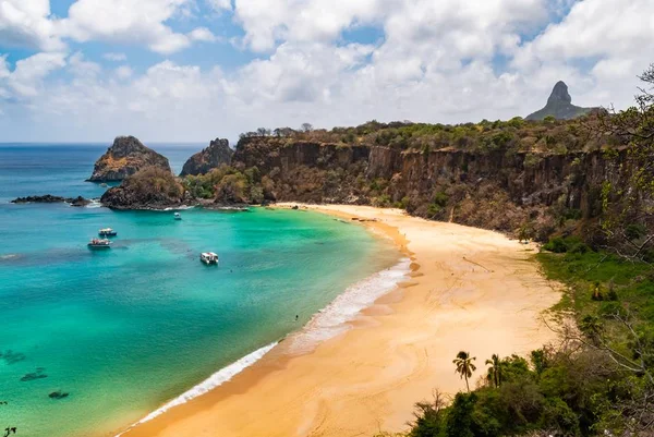 Praia brasileira é eleita umas das 50 melhores do mundo; veja qual