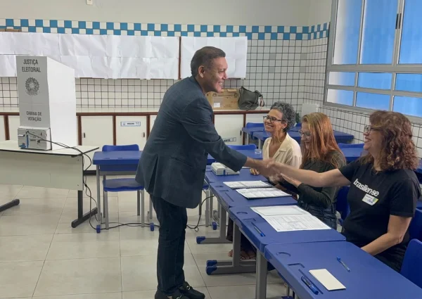 Presidente do TSE, Kassio Nunes Marques vota no início das Eleições 2026 - destaque galeria Presidente do TSE, Kassio Nunes Marques vota no início das Eleições 2026 - destaque galeria