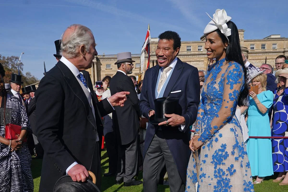 Rei Charles se encontrou com Lionel Richie e Lisa Parigi nessa terça-feira (3/5) Rei Charles se encontrou com Lionel Richie e Lisa Parigi nessa terça-feira (3/5)