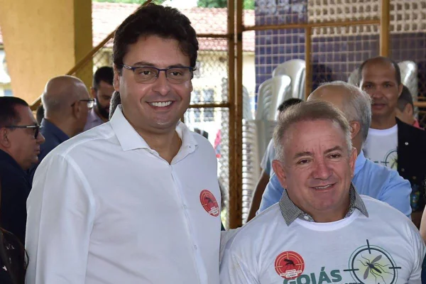 Imagem colorida de Alessandro Magalhães e Vilmar Mariano