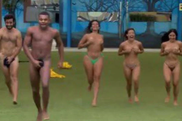 Brothers do Fadas pulam pelados na piscina e cena viraliza. Assista!