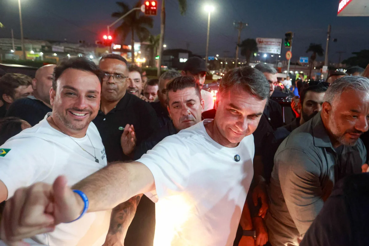 Flávio Bolsonaro e Michelle: 'Página virada' ameniza clima após desentendimento no Ceará