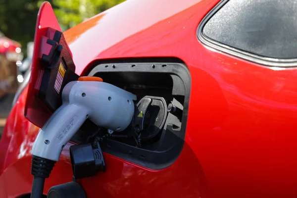 Fraudes explodem após DF virar atrativo para compra de carros elétricos