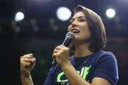 "Se precisar, a gente vai votar sim pelo impeachment" diz Michelle Bolsonaro ao ser questionado pelo Metrópoles sobre a crise no STF "Se precisar, a gente vai votar sim pelo impeachment" diz Michelle Bolsonaro ao ser questionado pelo Metrópoles sobre a crise no STF