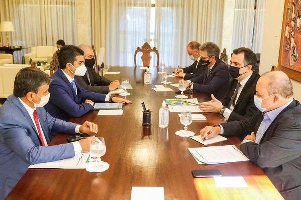 Ibaneis Rocha em reunião com governadores