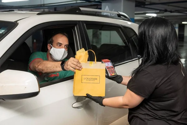DF: vendas por drive-thru dobram em shoppings como alternativa segura