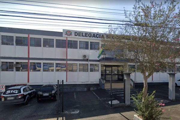 Delegacia Seccional de Itapetininga. Mulher foi levada após tentar entrar em presídio com cocaína - Metrópoles