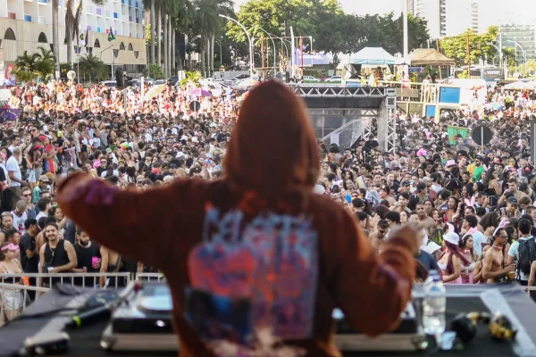 Bloco As Leis de Gaga leva diversidade no último dia de Carnaval