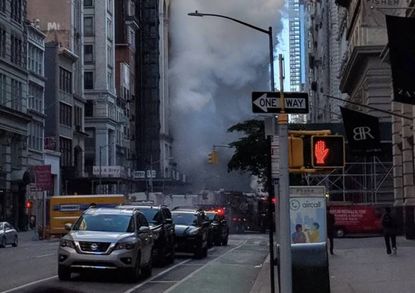 Explosão em tubulação de vapor fecha ruas de Nova York