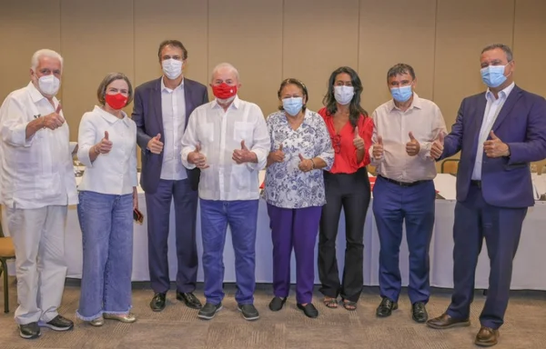 Ex-presidente Lula da Silva e governadores petistas do Nordeste, em Brasília