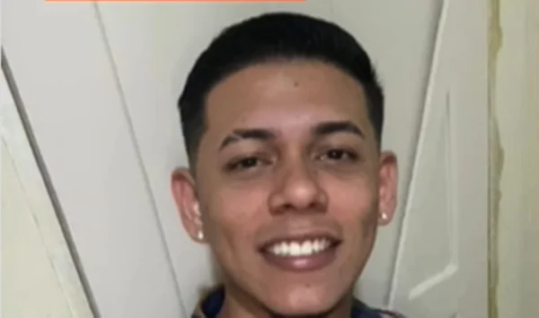 rapaz sorrindo