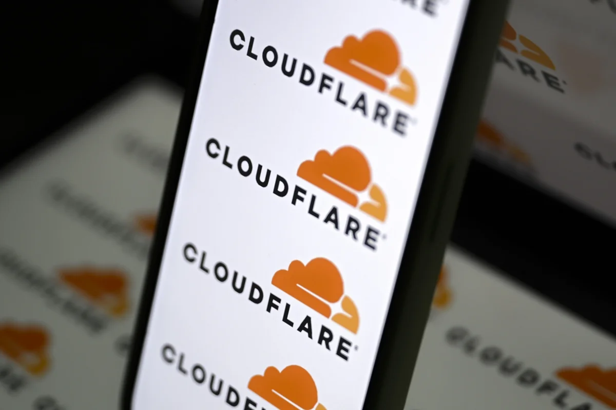 Imagem colorida do Cloudflare - Metrópoles