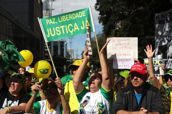 Manifestantes participam de ato bolsonarista na Avenida Paulista, em São Paulo