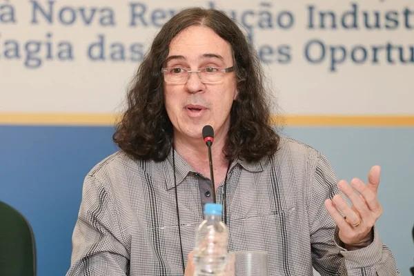 Geraldo Carneiro é o novo integrante da Academia Brasileira de Letras