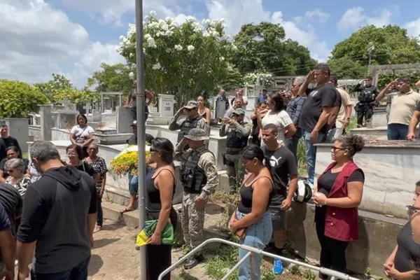 Policias militares paraibanos são enterrados após grave acidente no RN