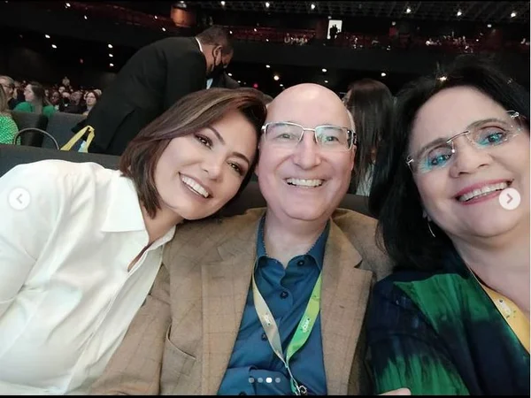 Com Damares, Michelle Bolsonaro vai à convenção promovida pelo enteado Eduardo