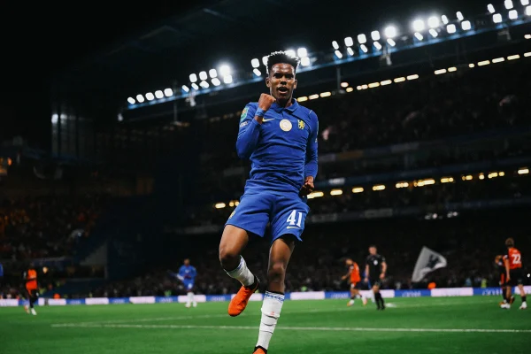 Chelsea vence Luton Town e avança de fase na Copa da Liga Inglesa