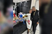 Fariseus: “missionária do CV” posa com fuzil banhado a ouro no Rio - imagem 3