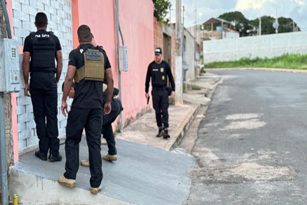 Imagem colorida de operação - Metrópoles