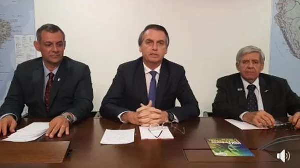 “Fui polêmico?”, questiona Bolsonaro após frase sobre Forças Armadas