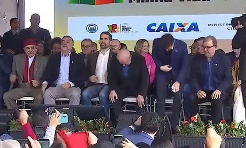 Vídeo: durante evento de Lula no RS, plateia grita “inelegível”