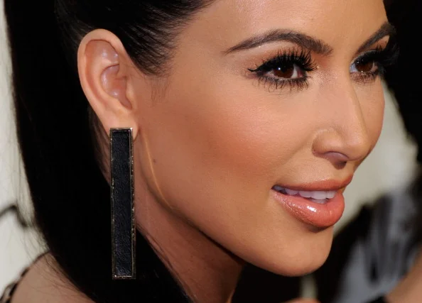 Kim Kardashian anuncia lançamento de aplicativo com emoji