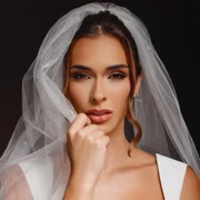 Tainá Castro compartilhou detalhes de seu vestido de noiva nas redes