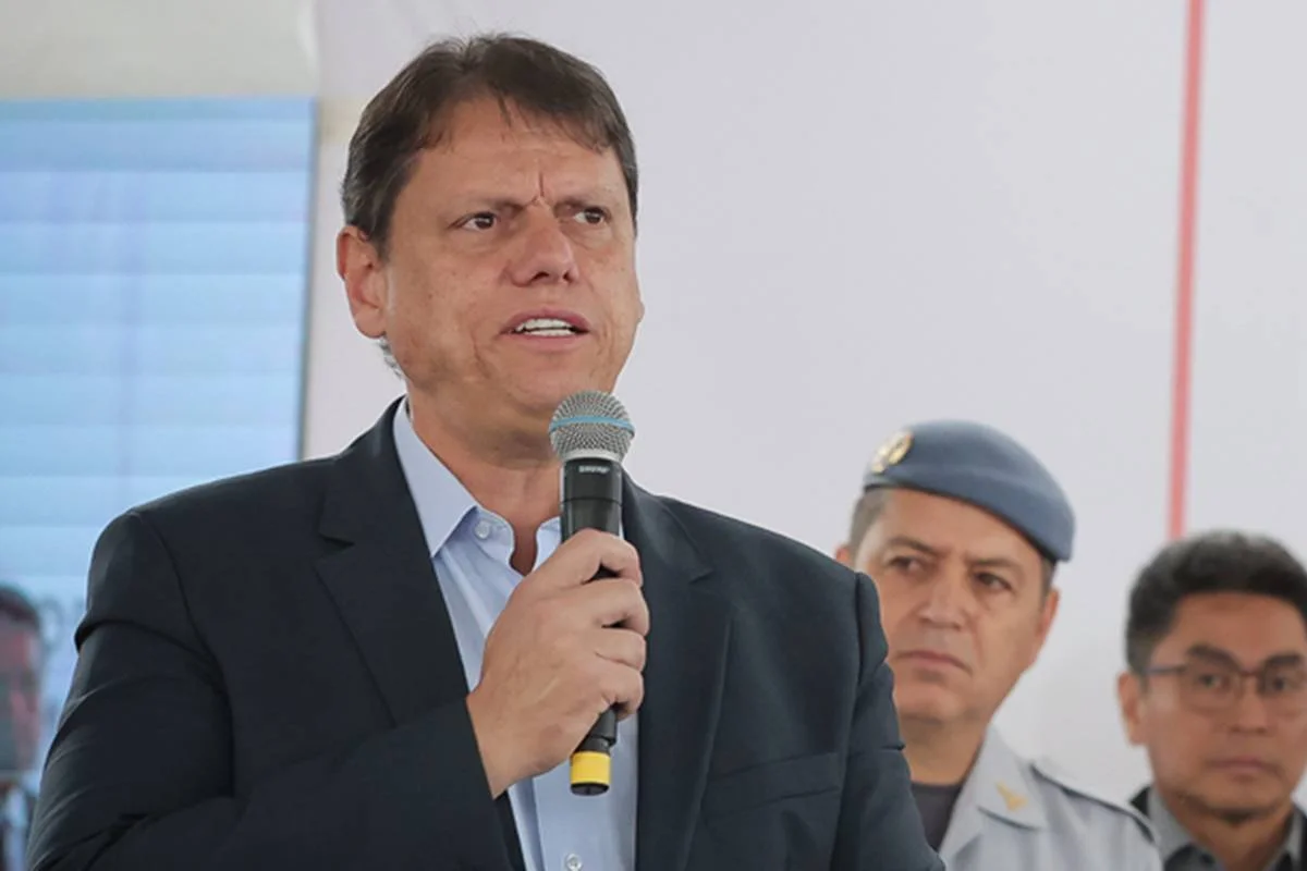 Tarcísio de Freitas defende Eduardo Bolsonaro após condenação "injusta" do STF e nega efeito sobre chapa; entenda o impacto político