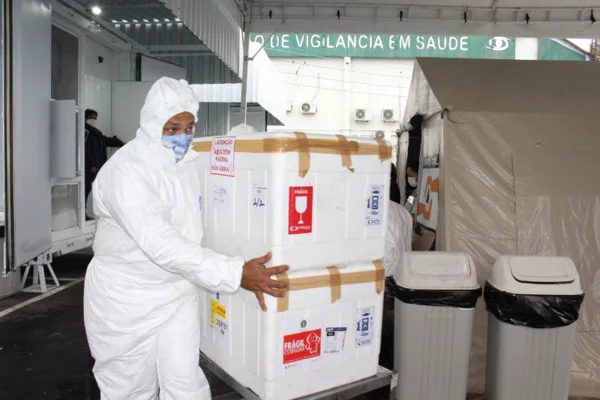 Maior produtor mundial de vacinas pede paciência a países