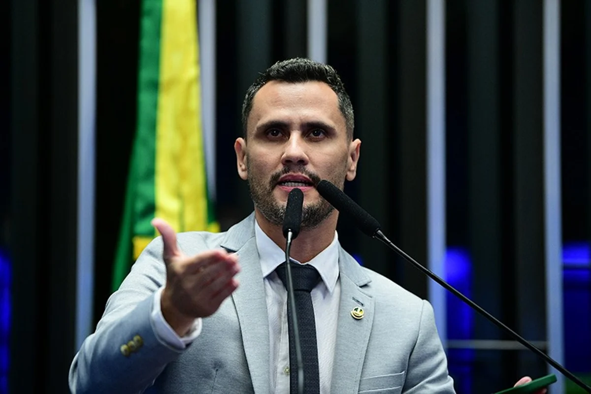 Atlas: Cleitinho tem 43,8% e abre 14 pontos sobre Patrus no 1º turno em MG