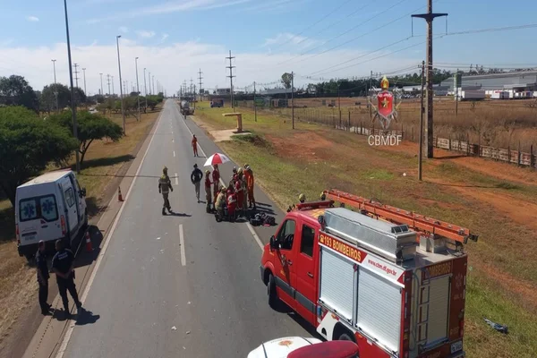 Homem fica em estado gravíssimo após ser atropelado por carreta no DF