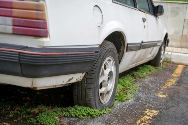 carro abandonado