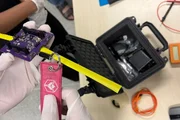 Alunos aprendem sobre sensores durante as atividades do projeto AEB – Escola em Órbita. Alunos aprendem sobre sensores durante as atividades do projeto AEB – Escola em Órbita.