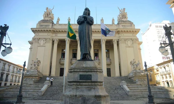 Fachada do prédio da Alerj