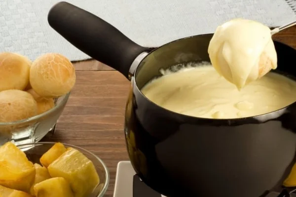 Fondue de pão de queijo
