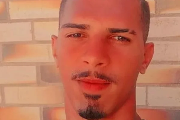 Alessandro Paiva, 22 anos, foi morto em tiroteio na frente de boate de Cabo Frio